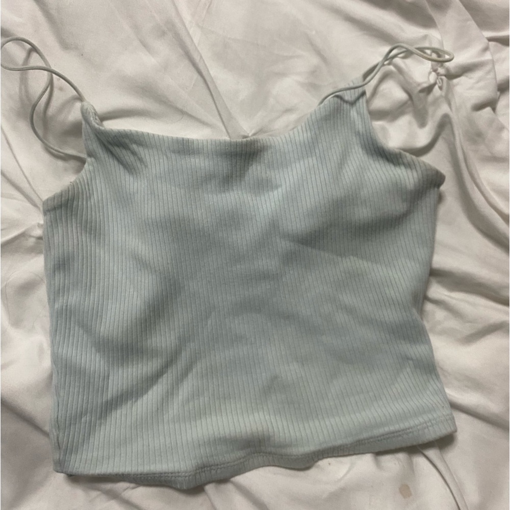 🤍5/40 garage crop tank